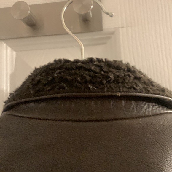 An aviator inspired leather jacket with faux sherpa collar. - Picture 3 of 6